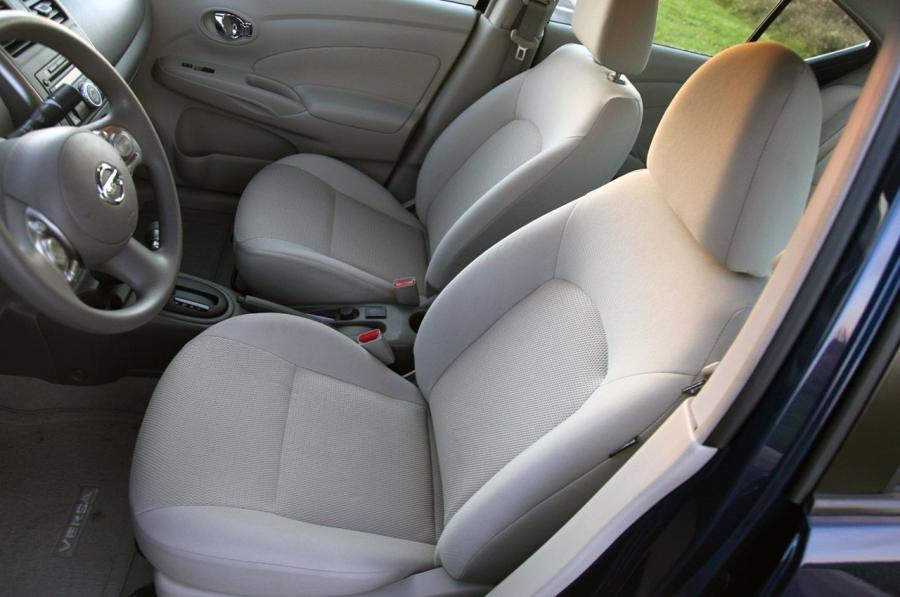  Nissan Versa 2012 года  (фото 25 из 111)
